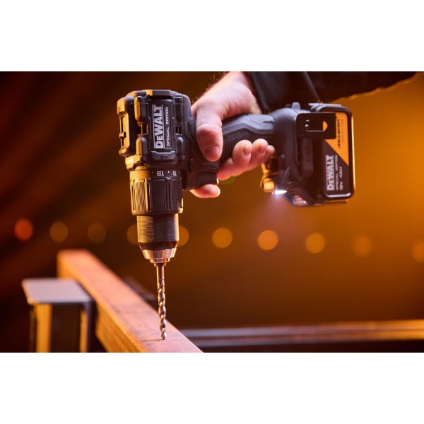 Фото - Дрель-шуруповерт DeWALT DCD86MM2T